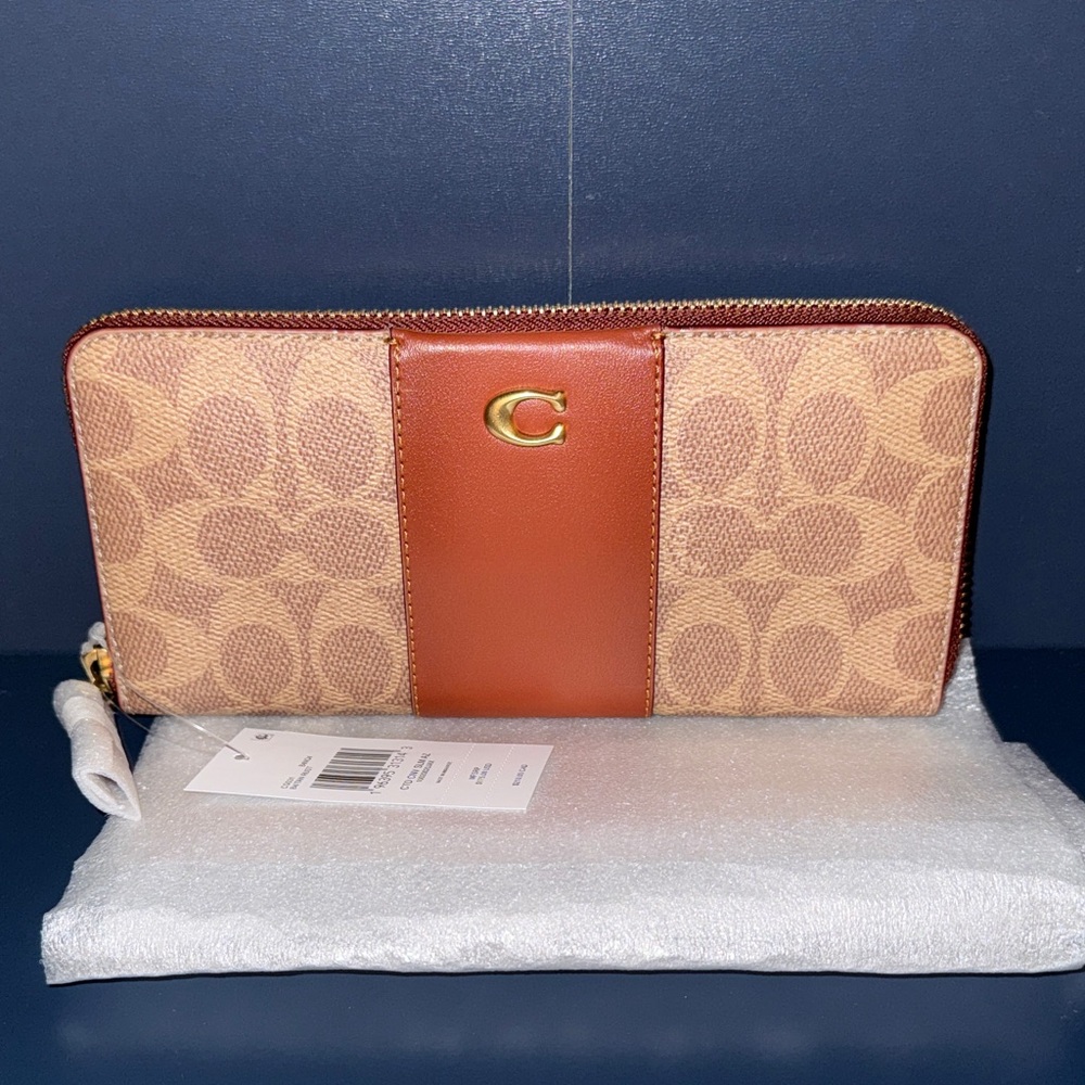 NWT Coach Slim Zip Accordion Wallet